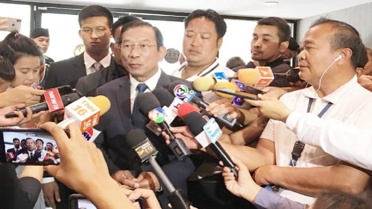 "ฉัตรชัย"ระบุไม่แปลกก๊วนเพื่อไทยตีกอล์ฟกลุ่มสะสมทรัพย์ "ฉัตรชัย"ระบุไม่แปลกก๊วนเพื่อไทยตีกอล์ฟกลุ่มสะสมทรัพย์