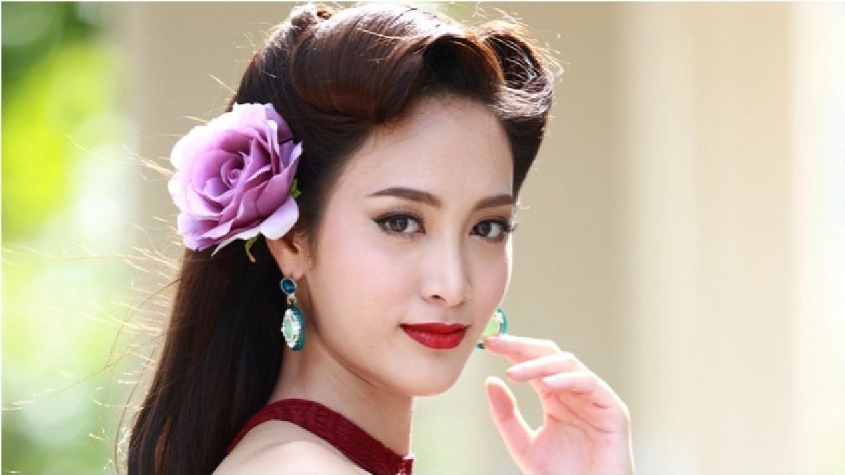 ดอกไม้งามอาบยาพิษแห่งเมืองพล