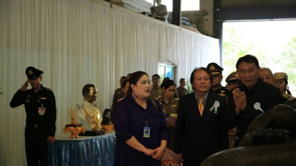 พระองค์เจ้าสิริภาฯ ทรงตรวจต้นแบบ "พระพุทธปฏิมาสิริภานิรมิต" พระองค์เจ้าสิริภาฯ ทรงตรวจต้นแบบ "พระพุทธปฏิมาสิริภานิรมิต"
