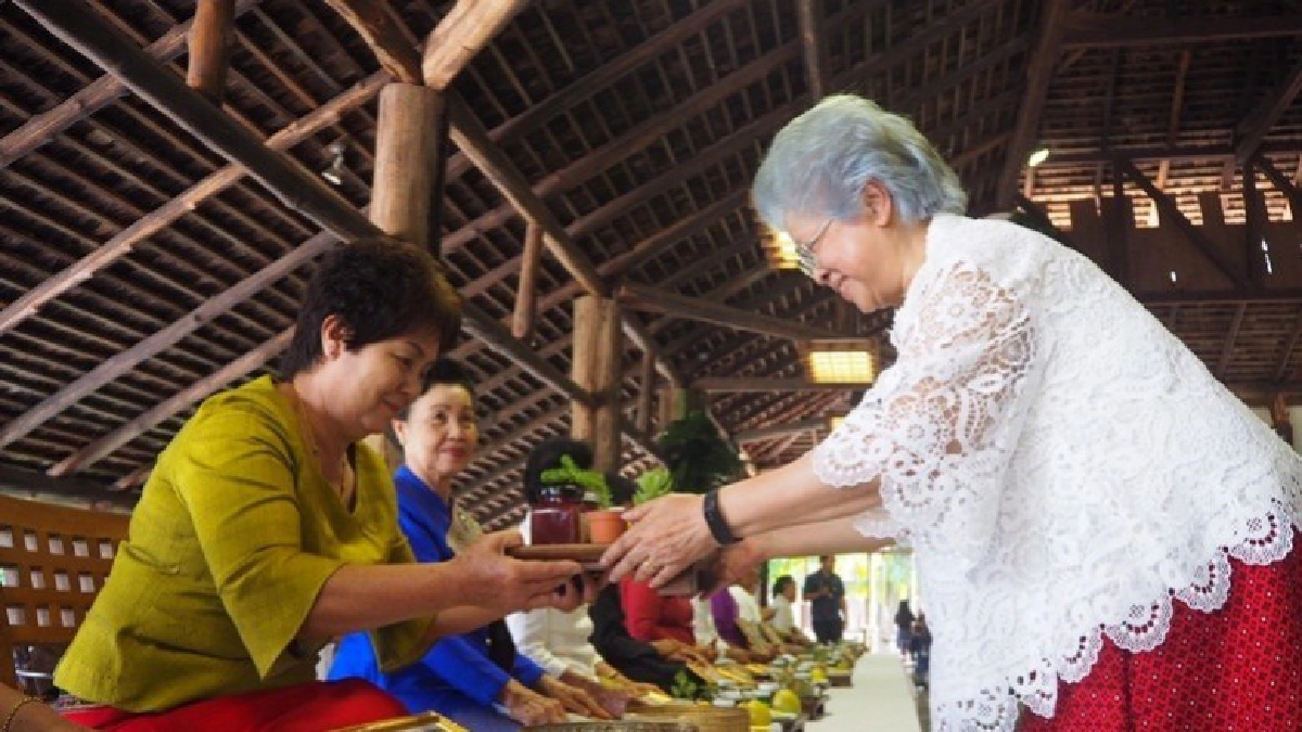 ย้อนประเพณีล้านนาโบราณงาน "สระเกล้าดำหัว" ย้อนประเพณีล้านนาโบราณงาน "สระเกล้าดำหัว"