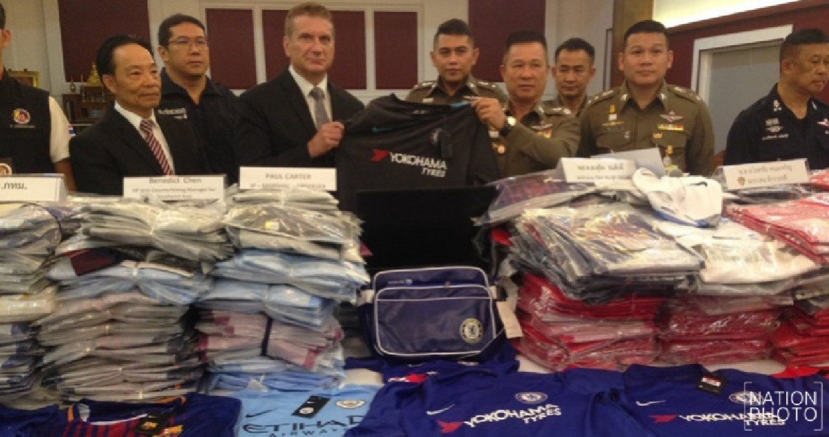 รวบ!! หนุ่มลอบขายเสื้อฟุตบอลทีมดังละเมิดลิขสิทธิ์