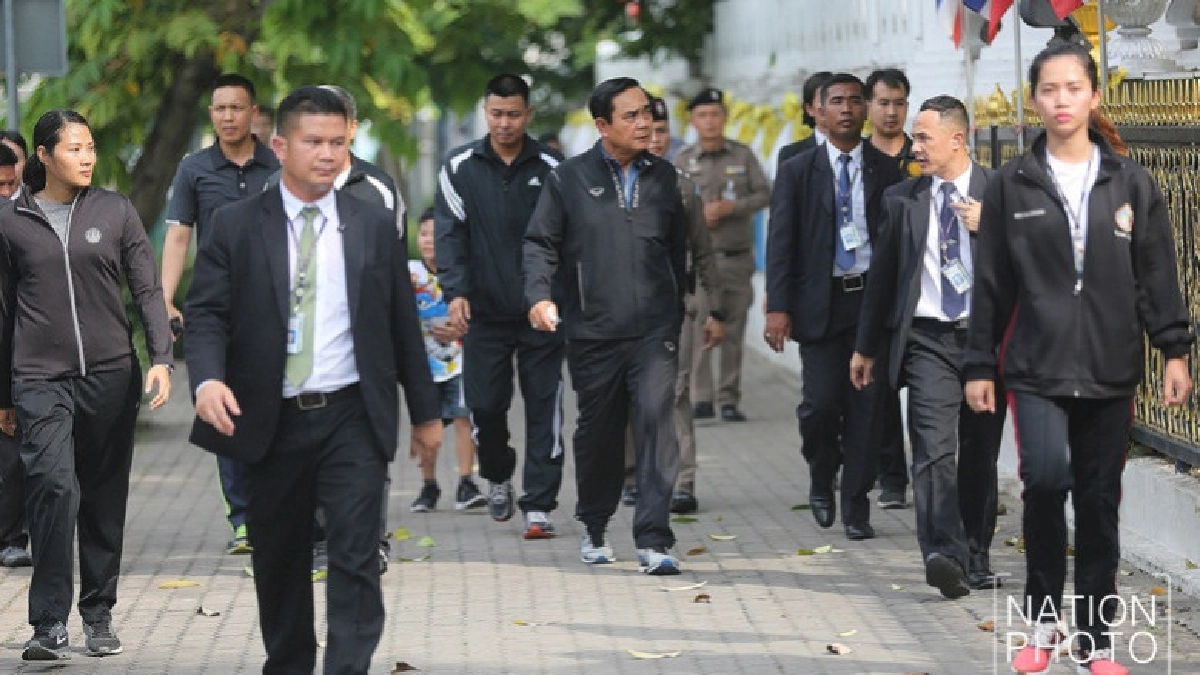 เป็นนายกฯต้องอดทน! เดินรอบนอก"ทำเนียบฯ"(ภาพชุด)