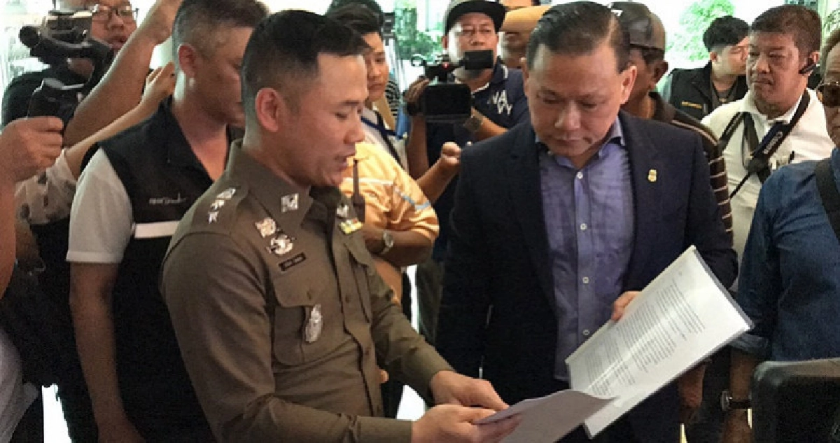 'สันธนะ' ร้อง ผบช.น. ตรวจสอบพฤติกรรม 'บิ๊กโจ๊ก' 'สันธนะ' ร้อง ผบช.น. ตรวจสอบพฤติกรรม 'บิ๊กโจ๊ก'