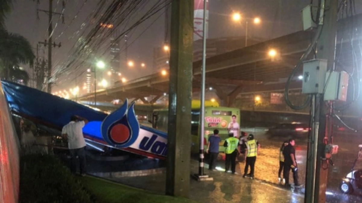 กรมทางหลวงเร่งรื้อถอนป้ายรถเมล์ถล่มในคืนนี้