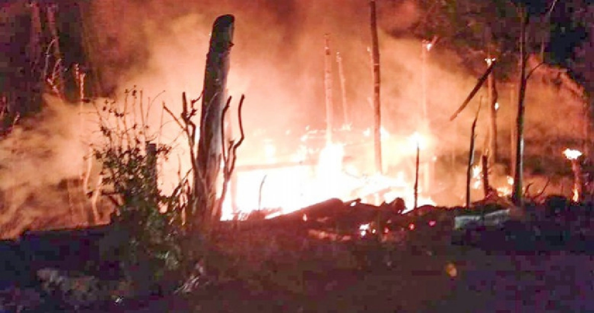 เพลิงเผาวอด!บ้าน"ประธาน ชรบ."เสียหาย1ล้านบาท เพลิงเผาวอด!บ้าน"ประธาน ชรบ."เสียหาย1ล้านบาท