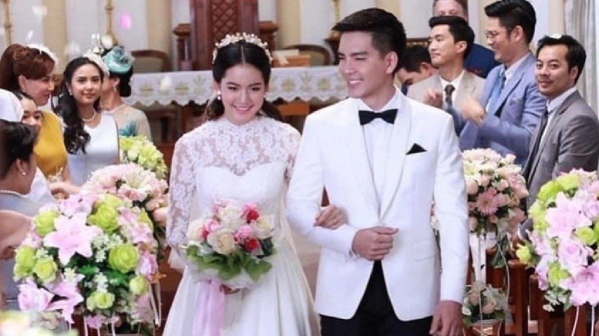 ฟินจิกหมอนฉากจบ 'สกาวเดือน' ฟินจิกหมอนฉากจบ 'สกาวเดือน'
