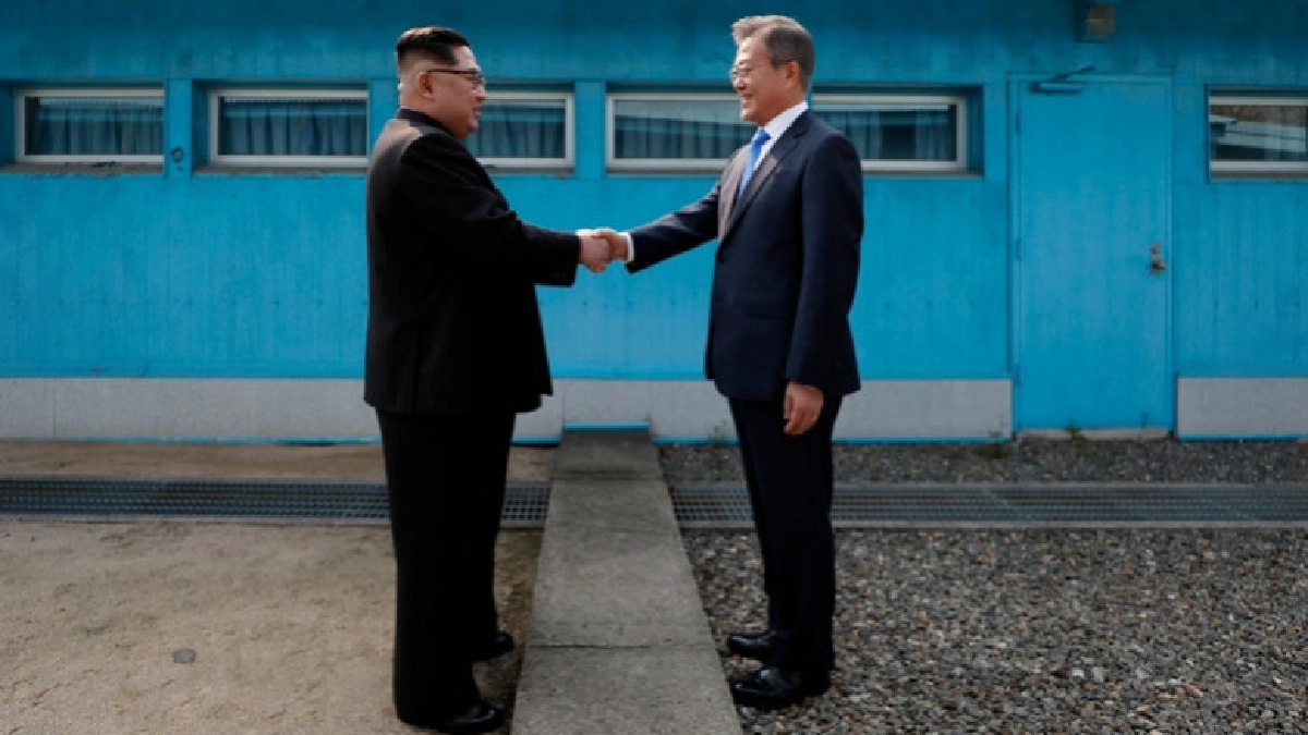 ประมวลภาพประวัติศาสตร์!! คิมจองอึน เข้าเกาหลีใต้ครั้งแรก