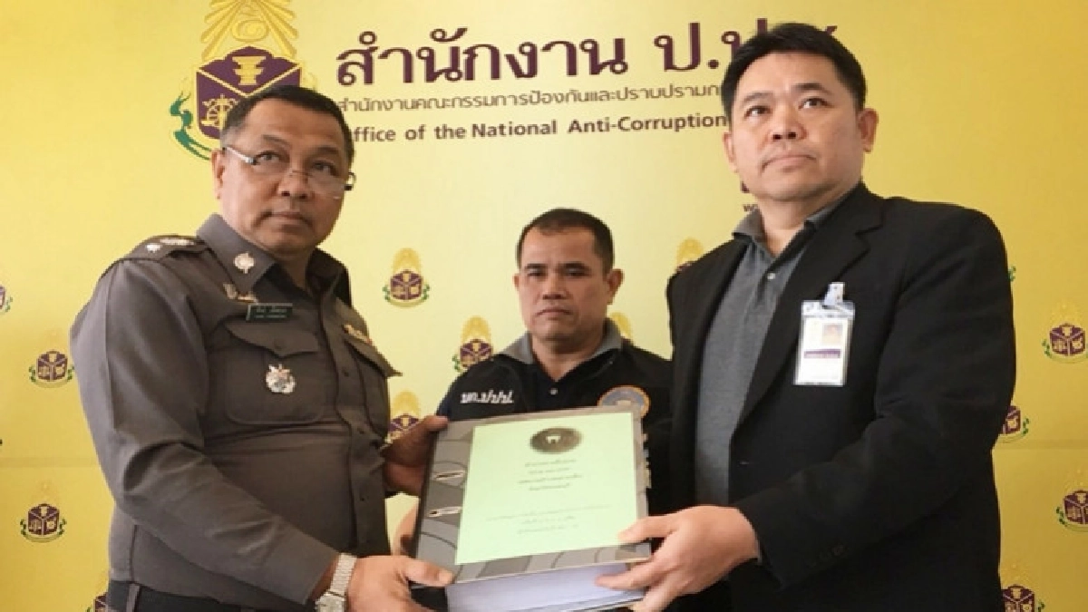 "ปปป."หอบสำนวนคดีฮั้วจัดซื้อรถดูดโคลน"อปท." 8 จังหวัด "ปปป."หอบสำนวนคดีฮั้วจัดซื้อรถดูดโคลน"อปท." 8 จังหวัด