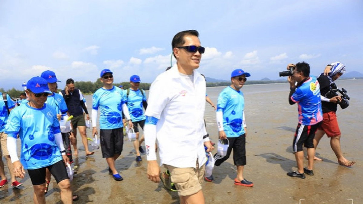"ร่วมปลูกหญ้าทะเล รักษ์พะยูน ฟื้นฟูทะเลตรัง"