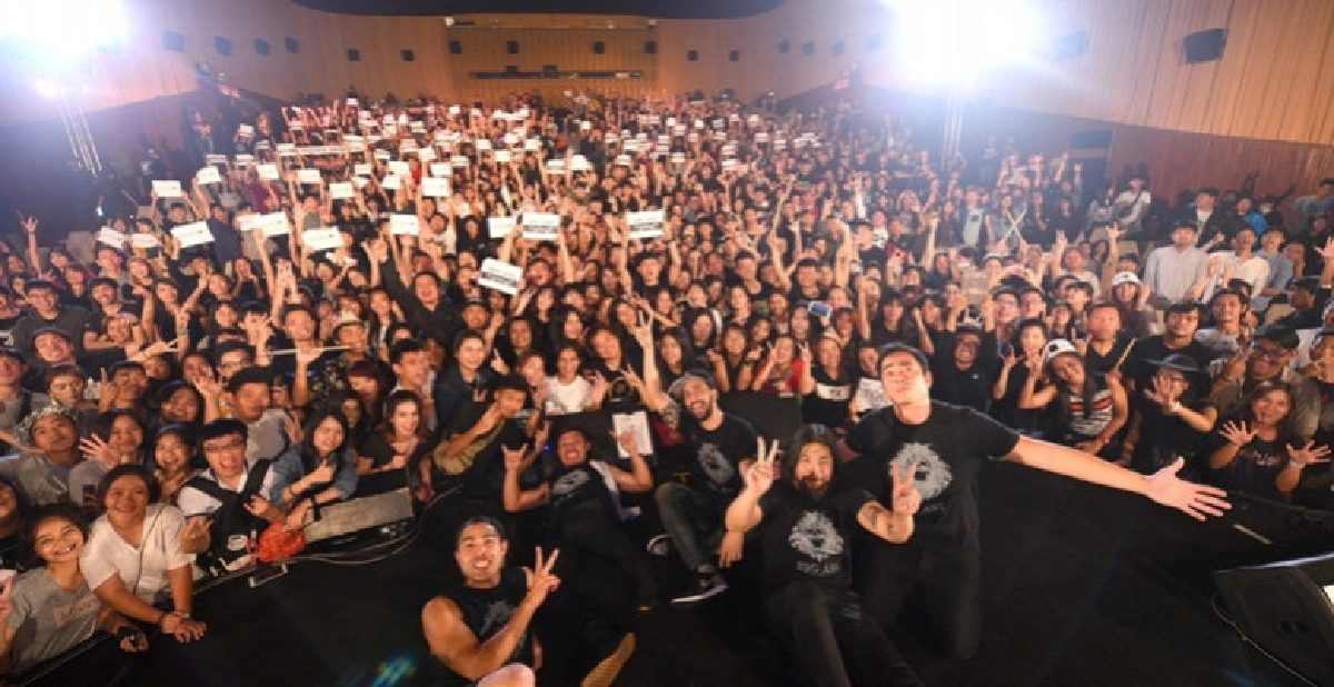 ซึ้ง!! แฟนคลับชูป้าย 'Big Ass Fighting' ให้กำลังใจ 'บิ๊กแอส'