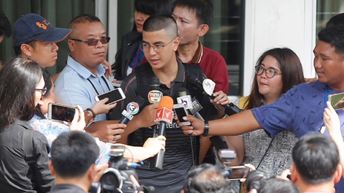 "ไอติม"ยันมีอุดมการณ์รอยืนยันสมาชิกปชป. "ไอติม"ยันมีอุดมการณ์รอยืนยันสมาชิกปชป.