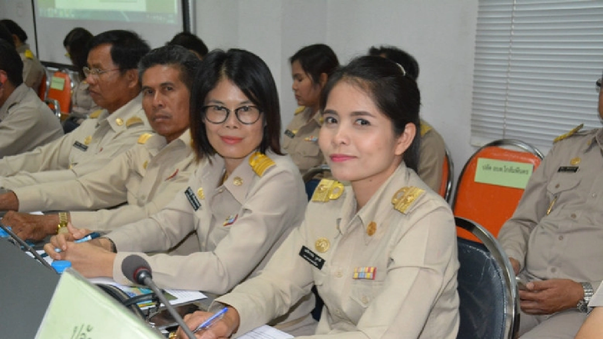 ชุดสีกากีพรึ่บ-คลิปผู้ว่าฯจวกไม่แต่งเครื่องแบบ ชุดสีกากีพรึ่บ-คลิปผู้ว่าฯจวกไม่แต่งเครื่องแบบ