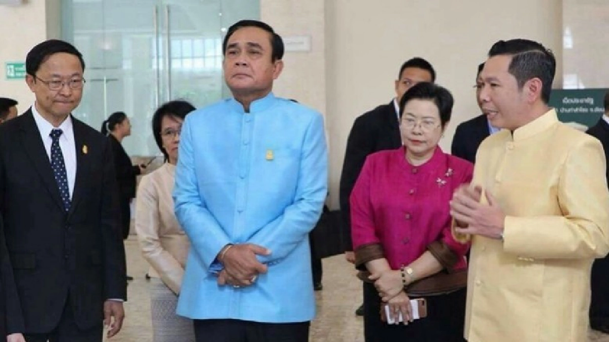 "บิ๊กตู่"ถกหัวหน้าส่วนราชการ ต้องสร้างประวัติศาสตร์ของเรา "บิ๊กตู่"ถกหัวหน้าส่วนราชการ ต้องสร้างประวัติศาสตร์ของเรา