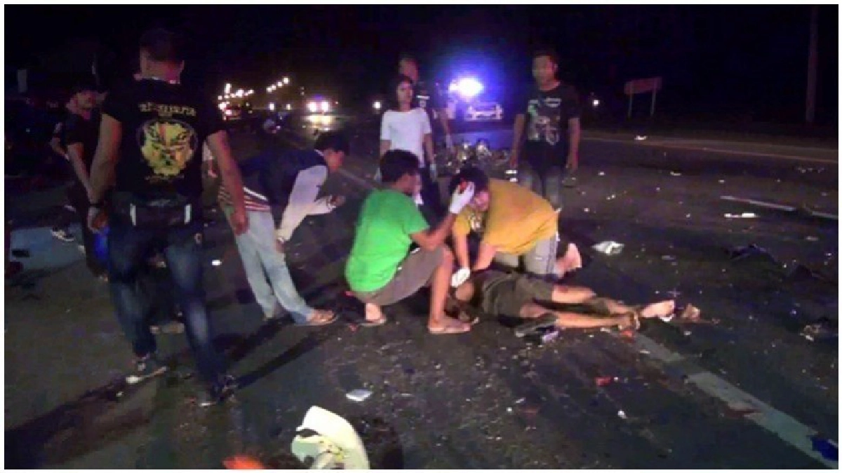 โจ๋แว้นจยย. เสียหลักโดนกระบะปาดหน้าอัดก๊อปปี้ประตูอย่างจัง!! โจ๋แว้นจยย. เสียหลักโดนกระบะปาดหน้าอัดก๊อปปี้ประตูอย่างจัง!!