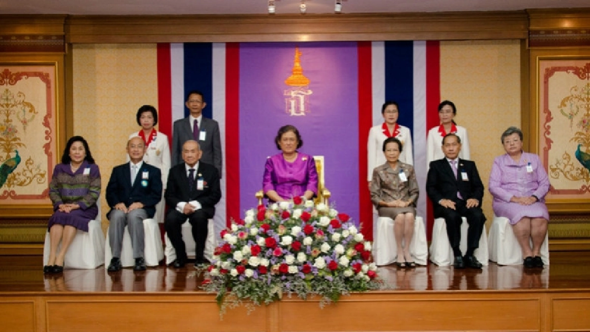สมเด็จพระเทพฯ ทรงประชุมสภาสถาบันการพยาบาลศรีสวรินทิรา 