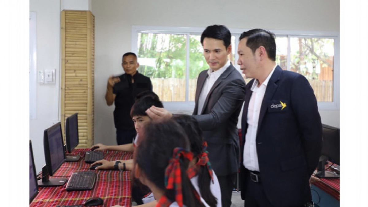 พิเชฐ บุกบุรีรัมย์ เยือนโรงเรียนมีชัย ต้นแบบห้องเรียนออนไลน์ พิเชฐ บุกบุรีรัมย์ เยือนโรงเรียนมีชัย ต้นแบบห้องเรียนออนไลน์