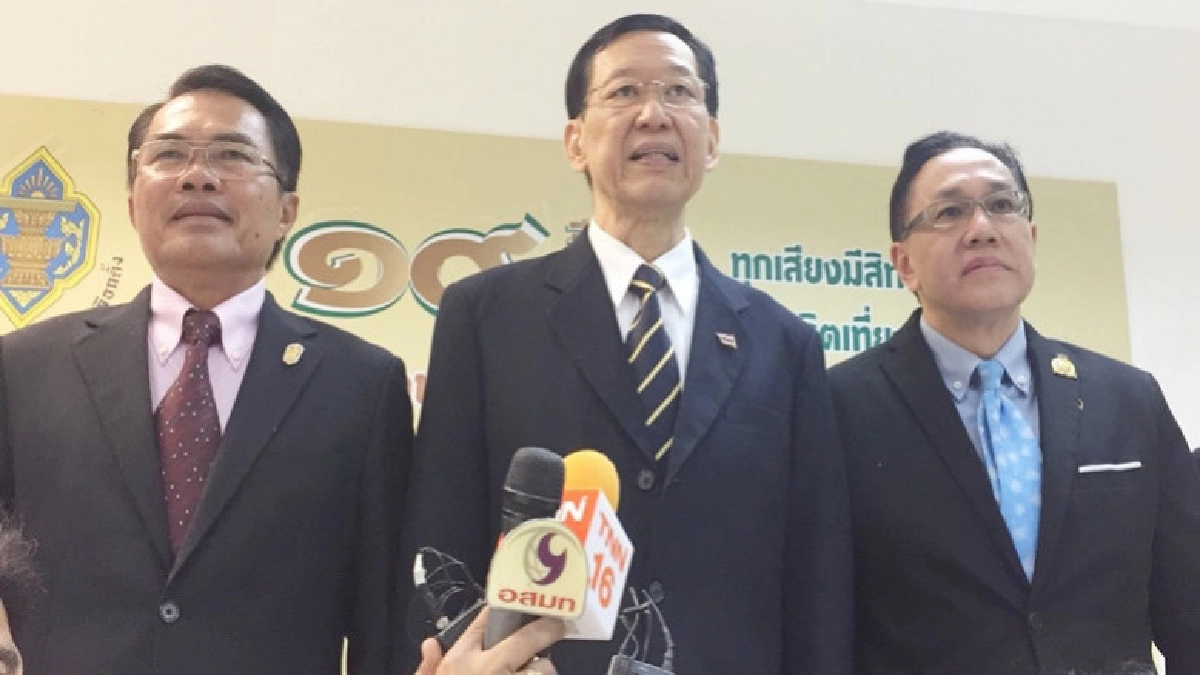 "ไพบูลย์"ยื่นรายชื่อพร้อมเอกสารขอตั้งพรรค "ไพบูลย์"ยื่นรายชื่อพร้อมเอกสารขอตั้งพรรค