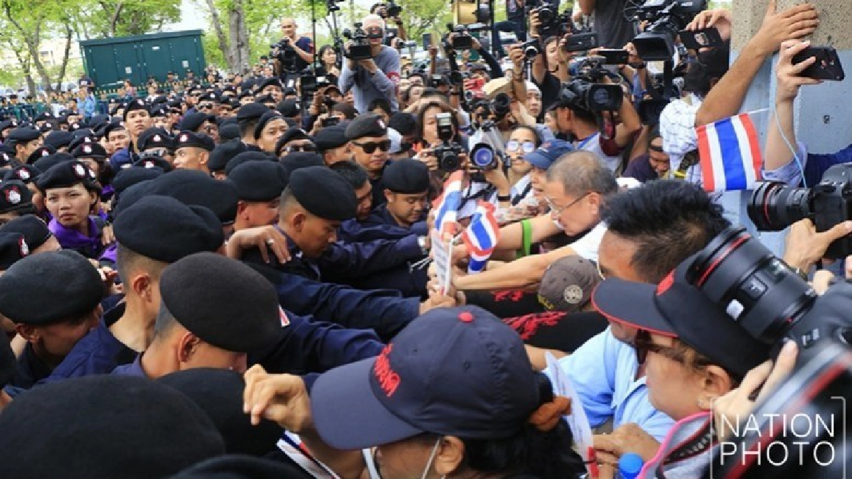 มทภ.1 เชื่อ ตร.คุม ม๊อบคนเลือกตั้งได้ มทภ.1 เชื่อ ตร.คุม ม๊อบคนเลือกตั้งได้