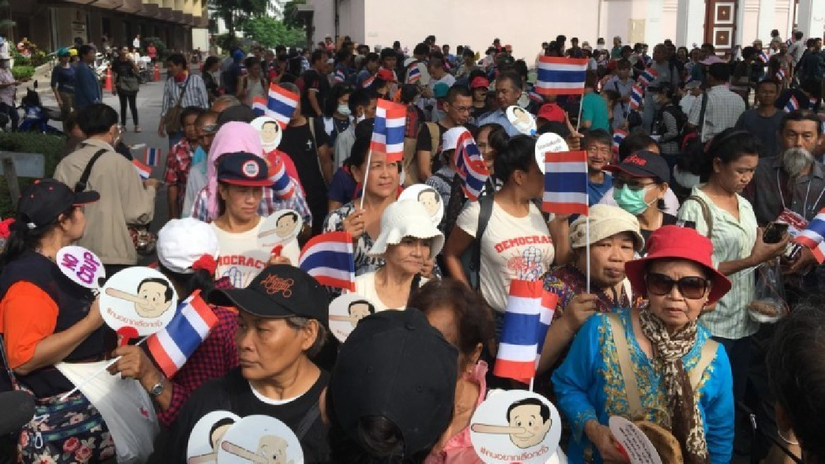"ศรีวราห์" รายงานสถานการณ์ม็อบให้นายกฯ 