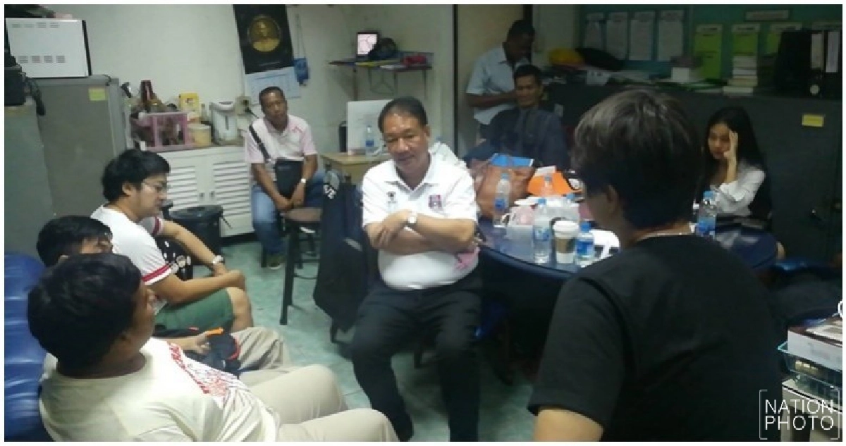กิตติรัตน์ สมาชิกพรรคเพื่อไทย ให้กำลังใจ-พูดคุยแกนนำ