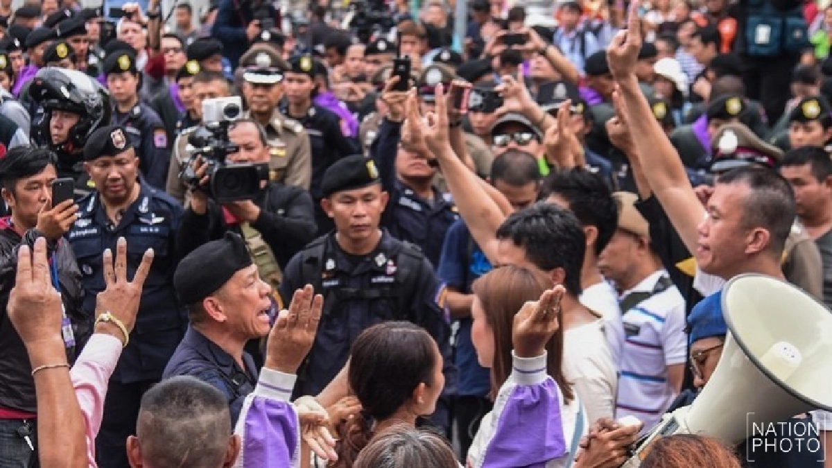 ตำรวจ ไม่ได้ละเมิดสิทธิ "คนอยากเลือกตั้ง" ตำรวจ ไม่ได้ละเมิดสิทธิ "คนอยากเลือกตั้ง"