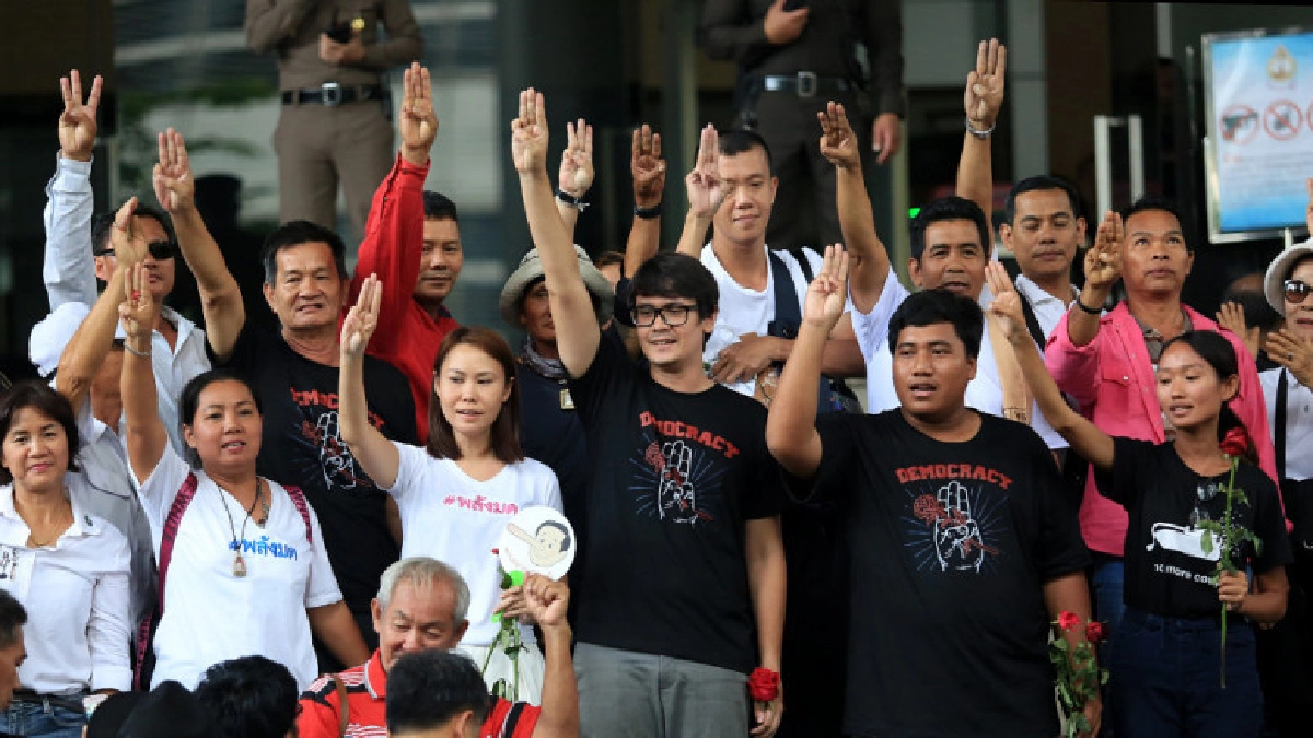 15ม็อบอยากเลือกตั้งเฮ-ศาลให้ประกันสั่งห้ามชุมนุมการเมือง
