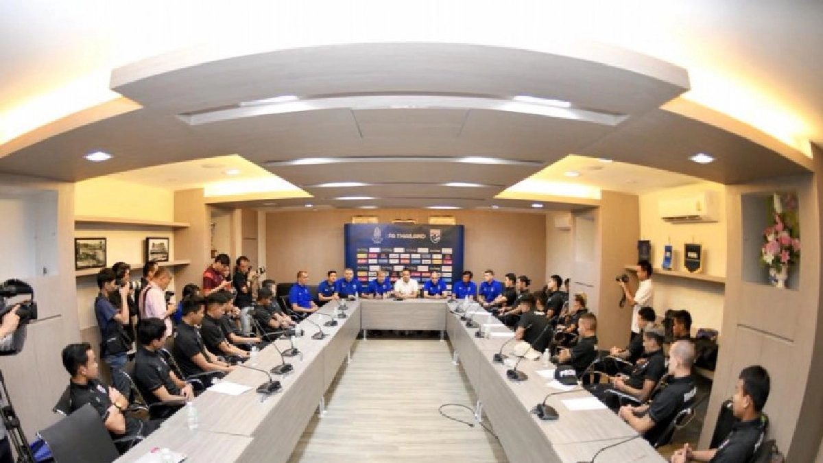 "ช้างศึก"รายงานตัวก่อนลงอุ่นเครื่องกับจีน "ช้างศึก"รายงานตัวก่อนลงอุ่นเครื่องกับจีน