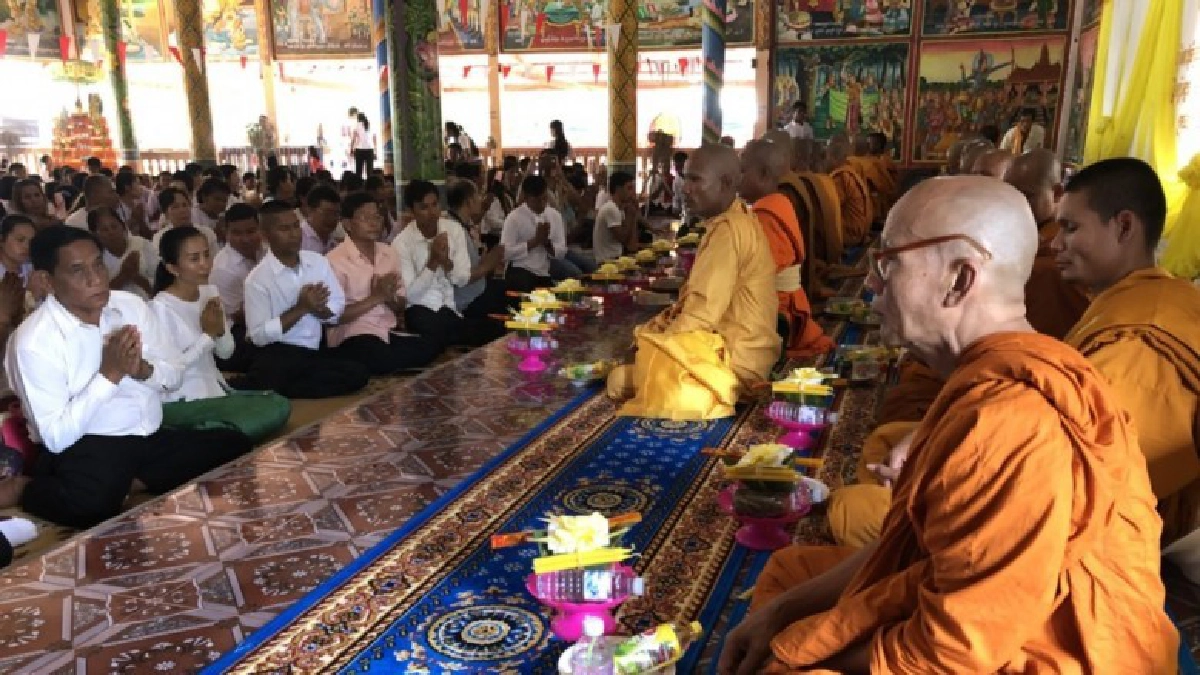 ไทย-กัมพูชาร่วมเวียนเทียนแลกเปลี่ยนวัฒนธรรม ไทย-กัมพูชาร่วมเวียนเทียนแลกเปลี่ยนวัฒนธรรม