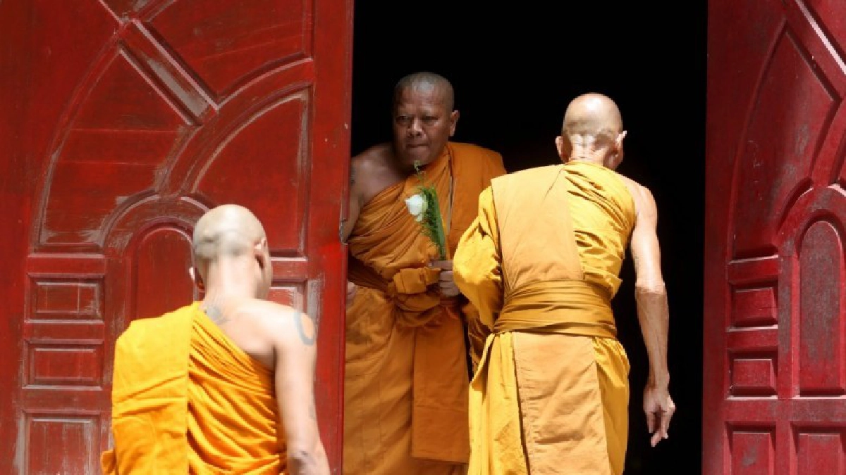 ชาวบ้านอ.บาเจาะ จ.นราธิวาสเวียนเทียนกลางวัน