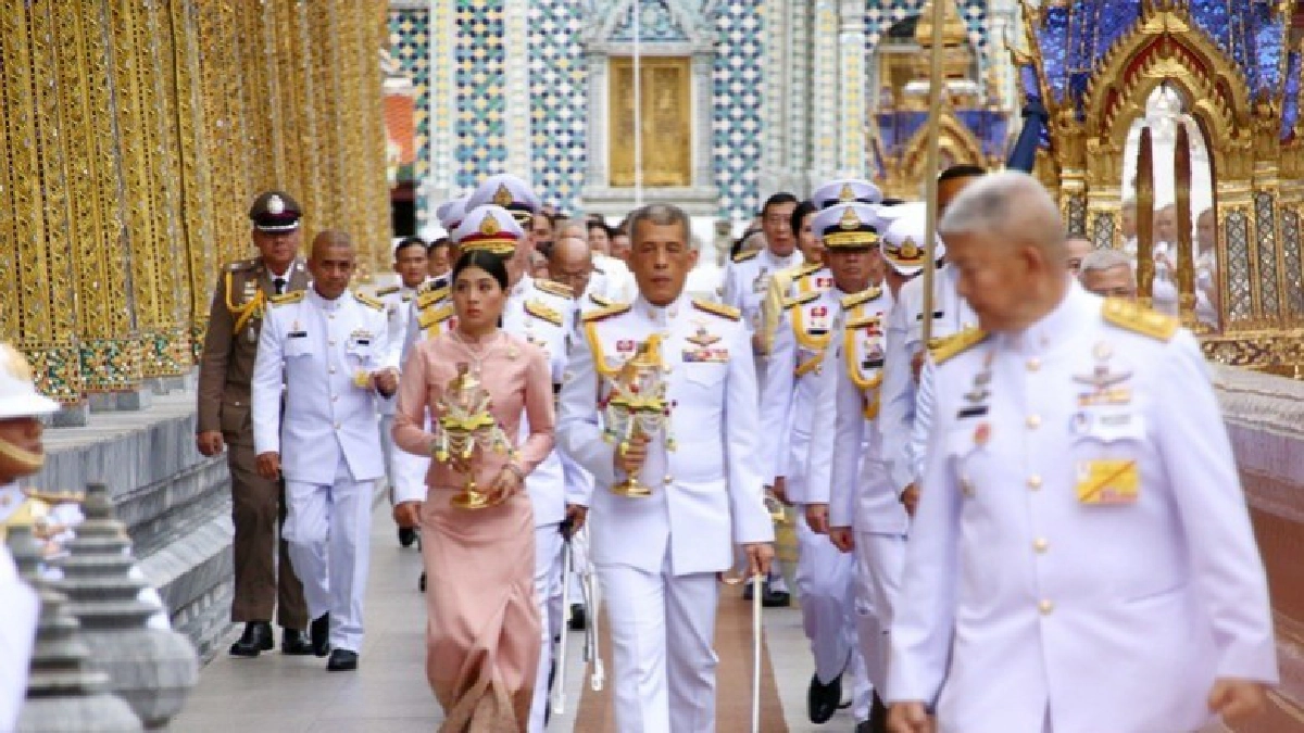 สมเด็จพระเจ้าอยู่หัว ทรงบำเพ็ญพระราชกุศลวิสาขบูชา สมเด็จพระเจ้าอยู่หัว ทรงบำเพ็ญพระราชกุศลวิสาขบูชา
