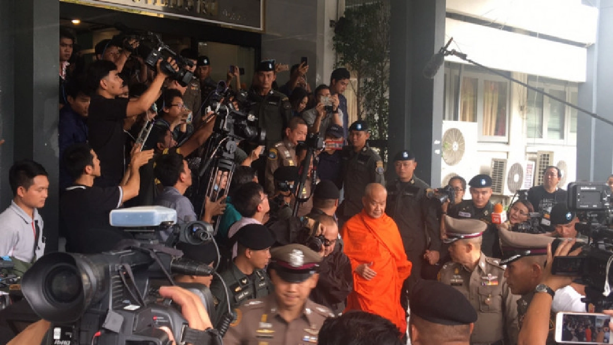 (คลิปข่าว)กองปราบคุมตัว พระพรหมสิทธิ ฝากขัง คัดค้านประกันตัว