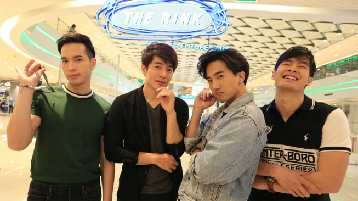 4 ขันทีถอดรูปเล่นสเก็ต