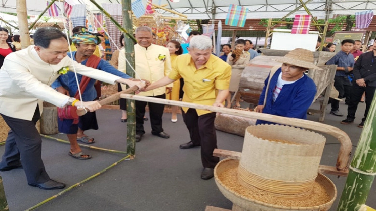 "กฤษฏา"ยาหอมชาวนาประเดิมแล้ว 2.9 พันล้านกองทุนเกษตรกรรม "กฤษฏา"ยาหอมชาวนาประเดิมแล้ว 2.9 พันล้านกองทุนเกษตรกรรม