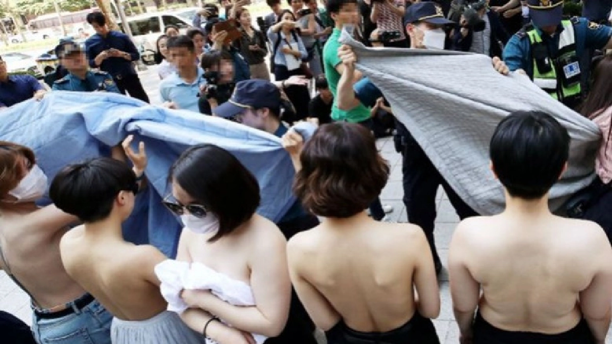  นักเคลื่อนไหวหญิงเดือดเฟซบุ๊กลบภาพเปลือยอก 