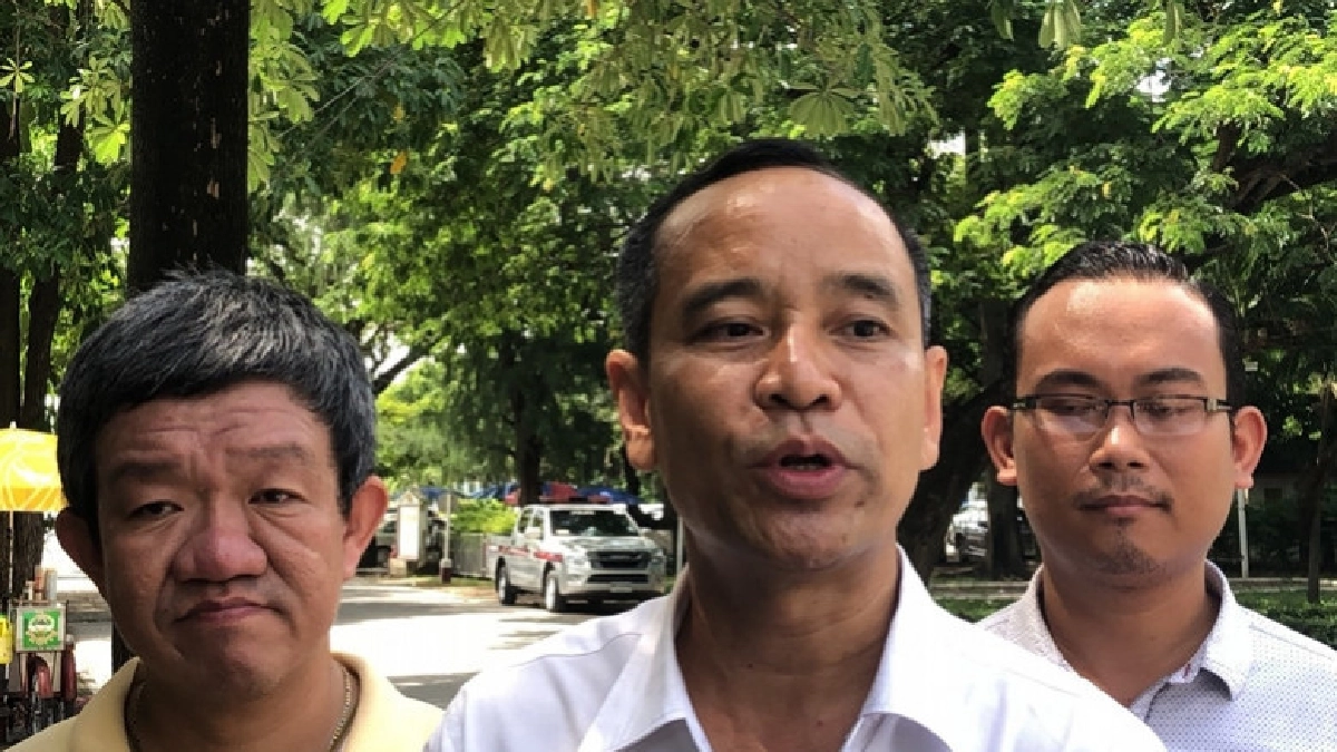 ศิษย์อ้อน้อย รุดเยี่ยม "อดีตพุทธะอิสระ" ยังใช้เครื่องพยุง ศิษย์อ้อน้อย รุดเยี่ยม "อดีตพุทธะอิสระ" ยังใช้เครื่องพยุง