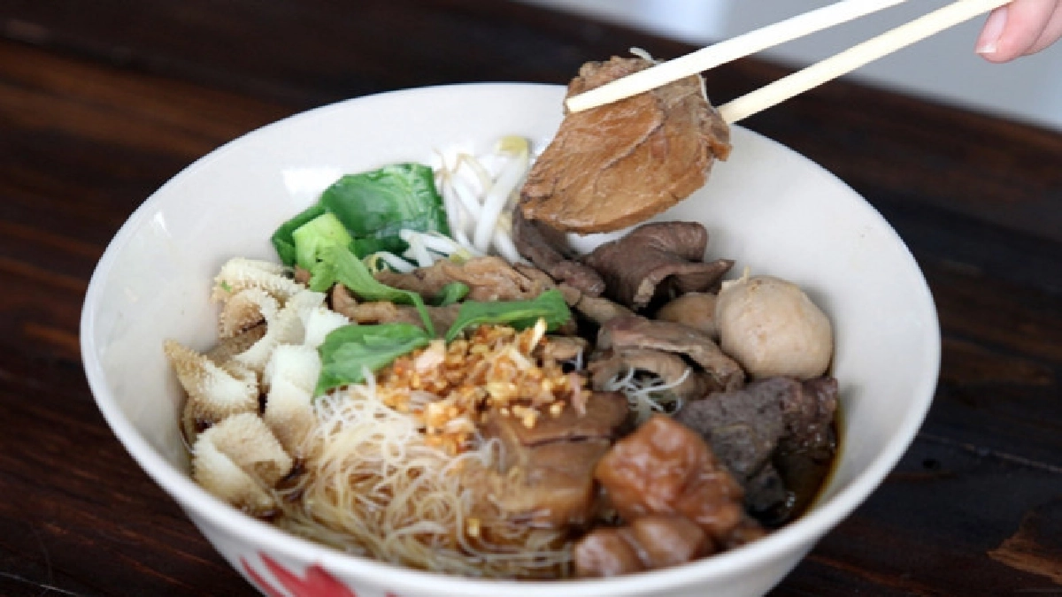 ก๋วยเตี๋ยว "ตั่วเฮีย" เด็ดดวงด้วย "ซอสต๊อด"