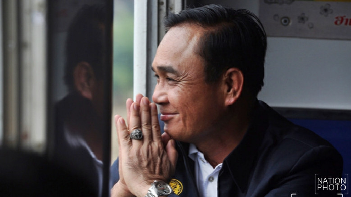 "บิ๊กตู่" ซัดสร้างภาพกันทั้งนั้น "ประชุมครม." บน "รถไฟ" "บิ๊กตู่" ซัดสร้างภาพกันทั้งนั้น "ประชุมครม." บน "รถไฟ"