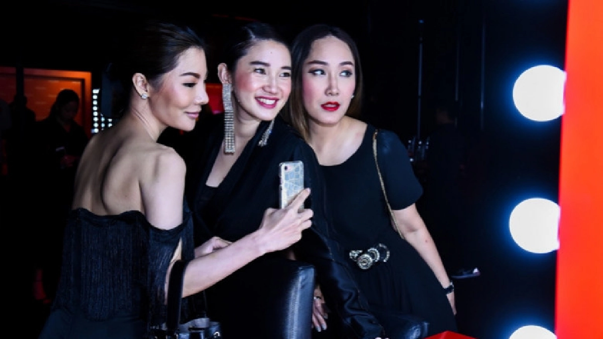 สาวรักสวยร่วมเปิดบูทีคสโตร์ความงาม