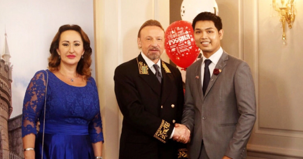 หนุ่มไทยเป็นเกียรติร่วมงานวันชาติรัสเซีย หนุ่มไทยเป็นเกียรติร่วมงานวันชาติรัสเซีย