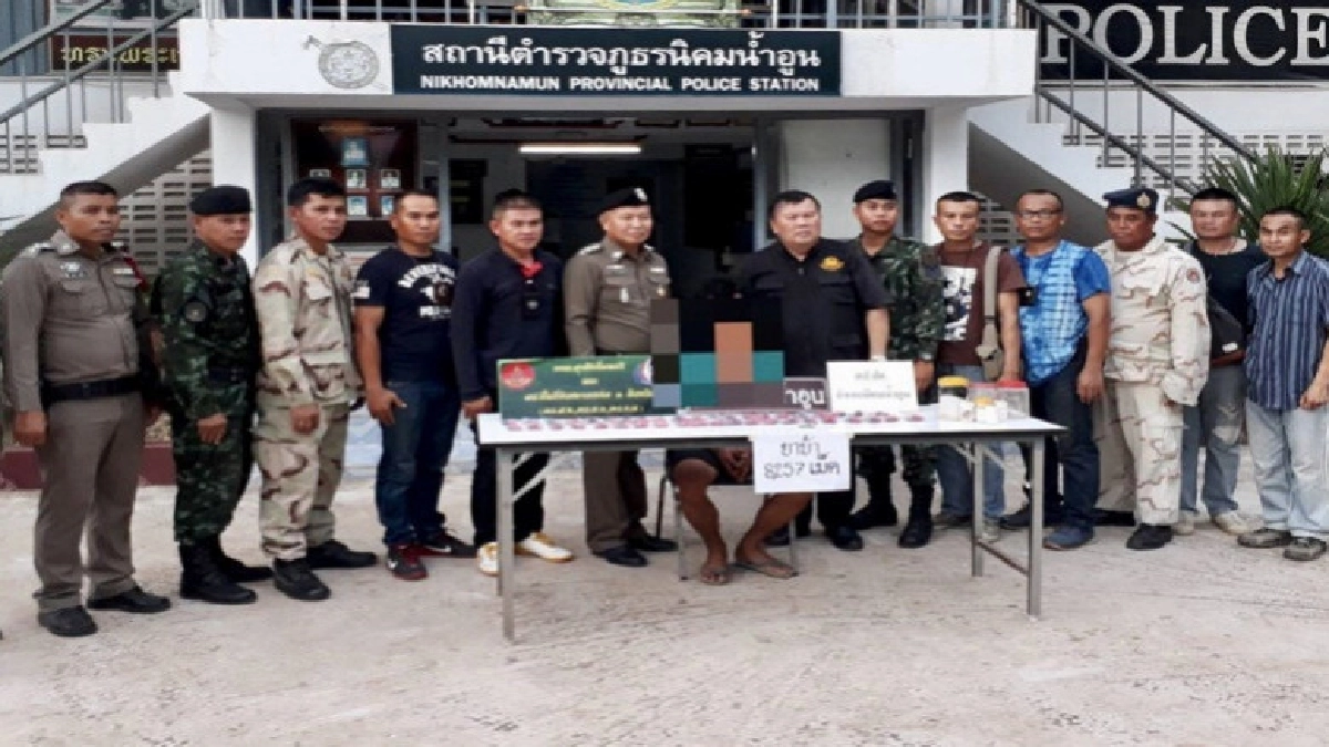 ตร.รวบหนุ่มสกลฯค้ายาบ้า8พันเม็ด ตร.รวบหนุ่มสกลฯค้ายาบ้า8พันเม็ด