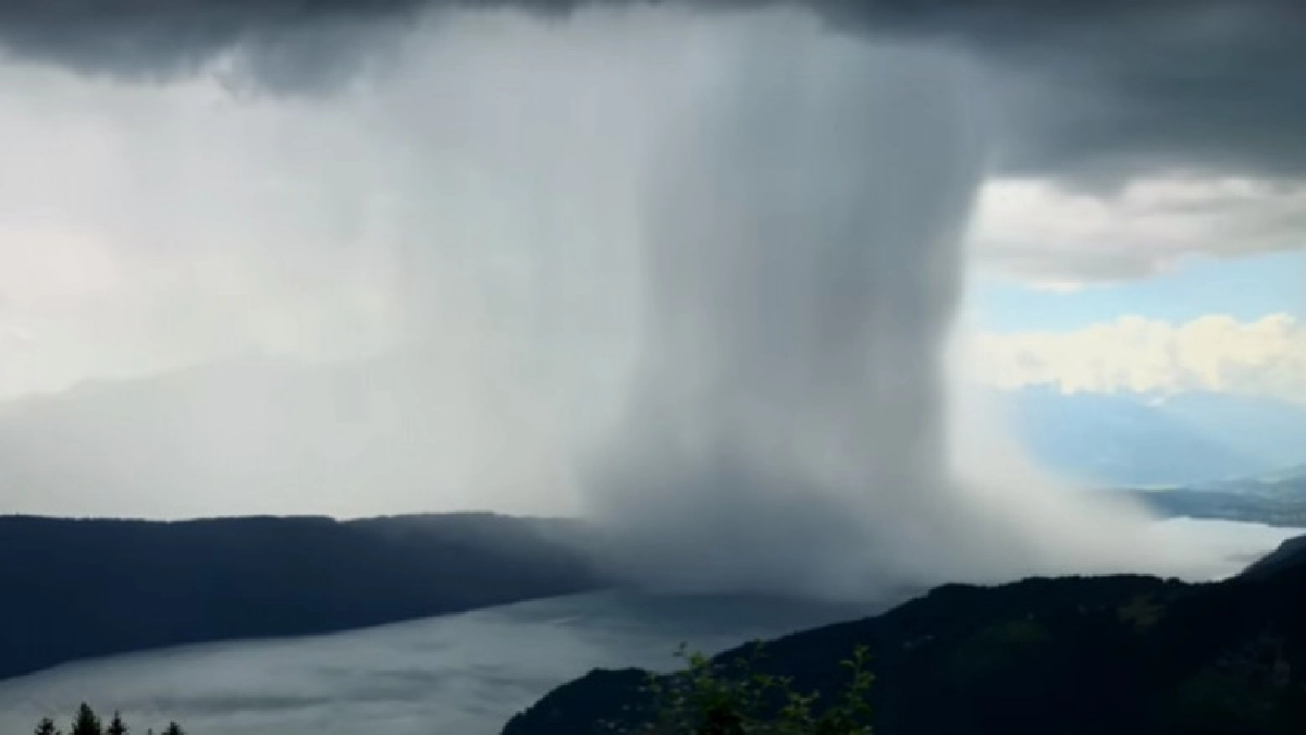 ตะลึง"สึนามิจากสวรรค์" คลิปเร่งสปีดพายุฝนเหนือทะเลสาบ