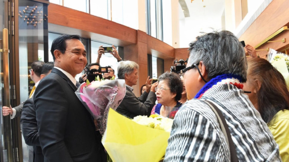 "บิ๊กตู่"ถึงอังกฤษ-คนไทยรับอบอุ่นเชียร์อยู่ต่อ "บิ๊กตู่"ถึงอังกฤษ-คนไทยรับอบอุ่นเชียร์อยู่ต่อ