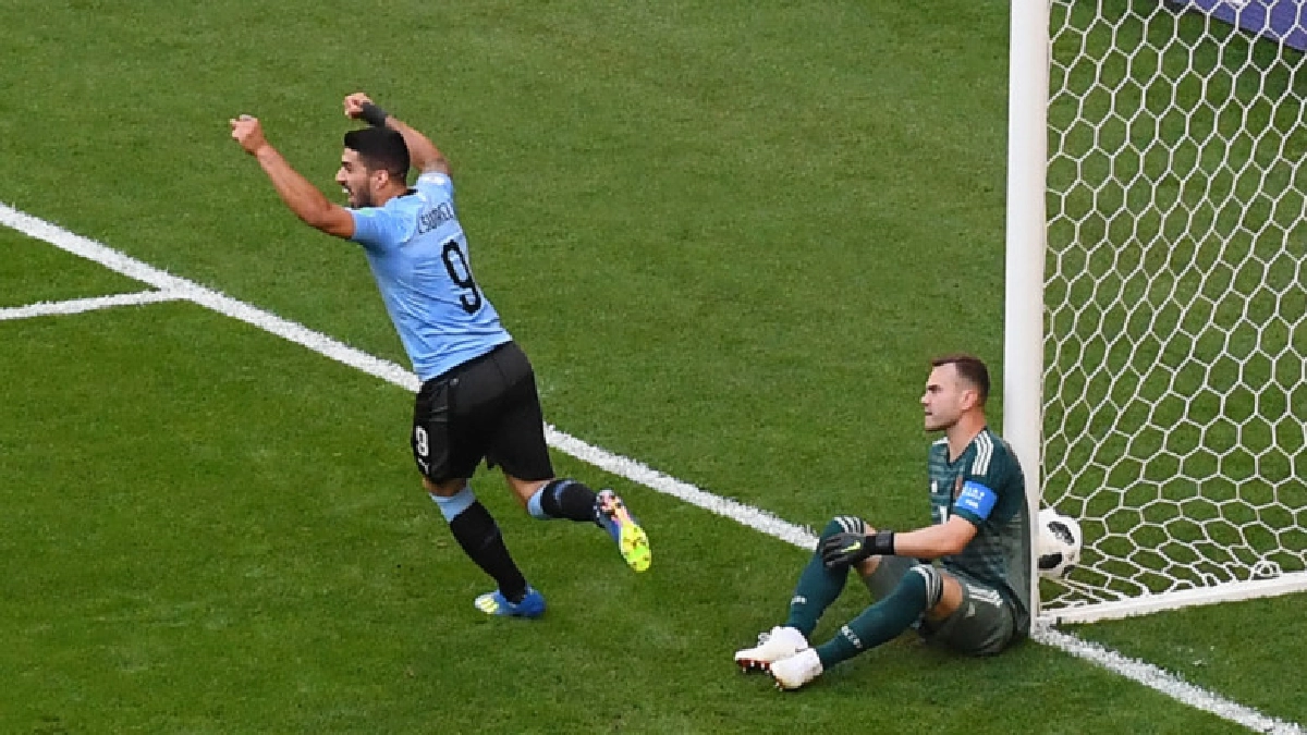 "ซัวเรซ"เบิกร่อง"อุรุกวัย"ทุบเจ้าภาพ 3-0 ซิวแชมป์กลุุ่ม