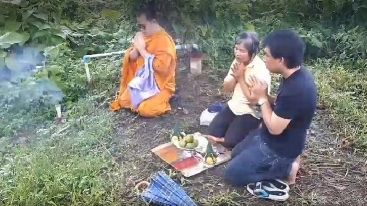 ญาติทำพิธีขอขมาให้การค้นหาราบรื่น ญาติทำพิธีขอขมาให้การค้นหาราบรื่น