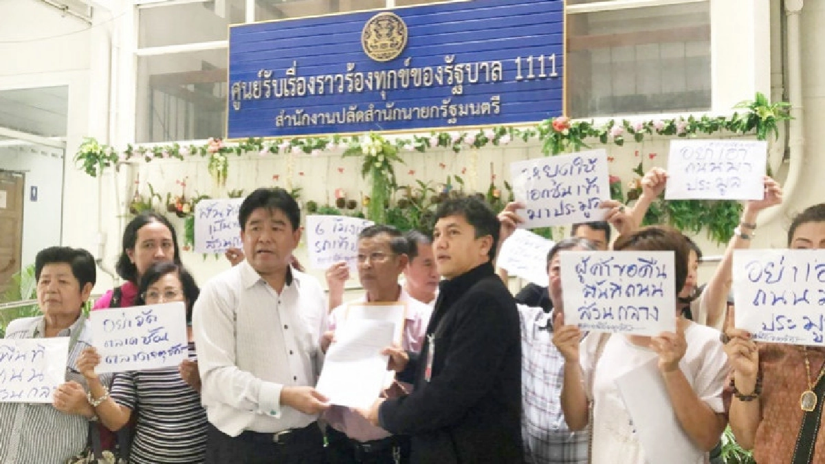 "ผู้ค้าจตุจักร"ค้านการรถไฟฯสัมปทานตลาดปูผ้า "ผู้ค้าจตุจักร"ค้านการรถไฟฯสัมปทานตลาดปูผ้า