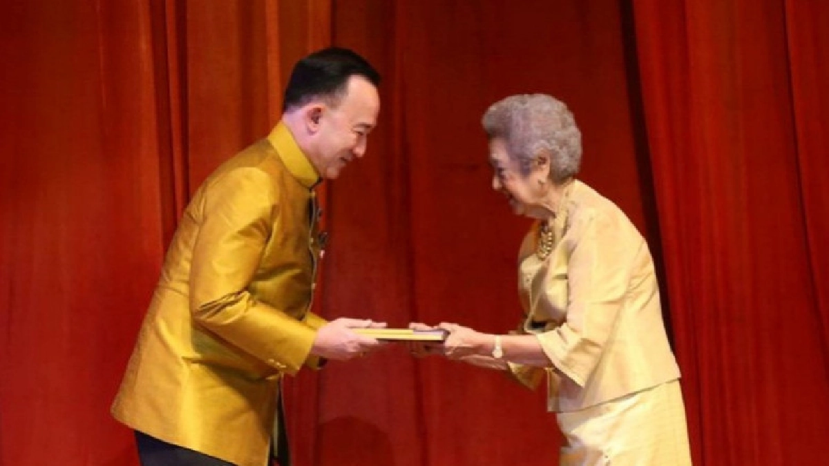สยามินทร์วชิราลงกรณ์ ถวายในหลวง ร.10 สยามินทร์วชิราลงกรณ์ ถวายในหลวง ร.10