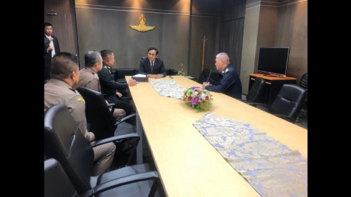 นายกฯ เรียกประชุมหารือการช่วยเหลือ เยาวชนและโค้ชทั้ง 13 คน นายกฯ เรียกประชุมหารือการช่วยเหลือ เยาวชนและโค้ชทั้ง 13 คน