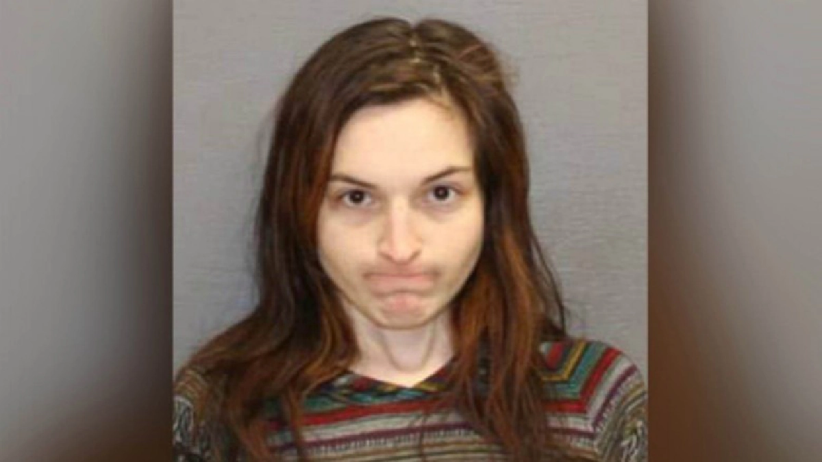 สาวมะกันใช้มีดยาวขู่แฟนเก่าบังคับขืนใจ สาวมะกันใช้มีดยาวขู่แฟนเก่าบังคับขืนใจ