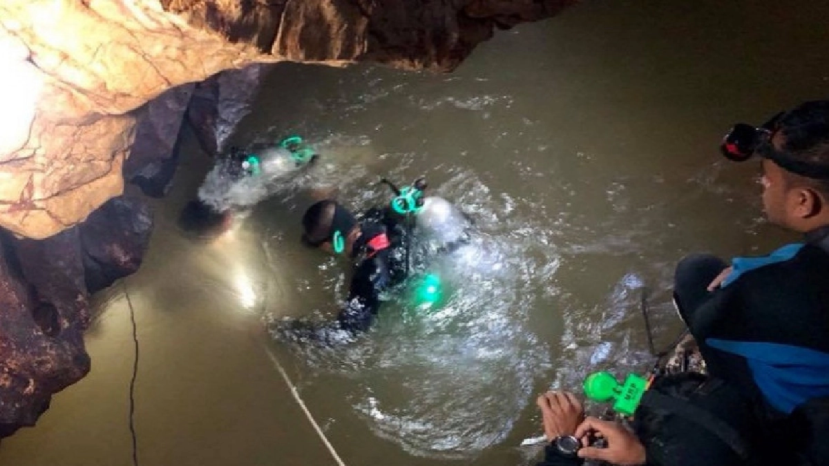 ภาพล่าสุด "ซีล" ดำน้ำเข้าโถงสาม ภาพล่าสุด "ซีล" ดำน้ำเข้าโถงสาม