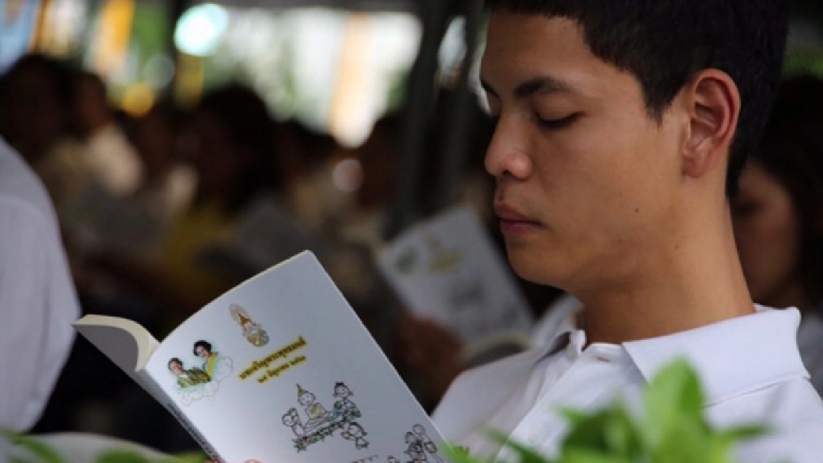 สมเด็จพระสังฆราช ทรงนำสวดมนต์ส่งพลังช่วย 13 นักบอลติดถ้ำหลวง
